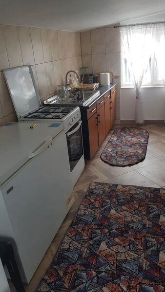 Floroaica, jud. Calarasi, 90 km fata de Bucuresti si 20 km fata de Calarasi